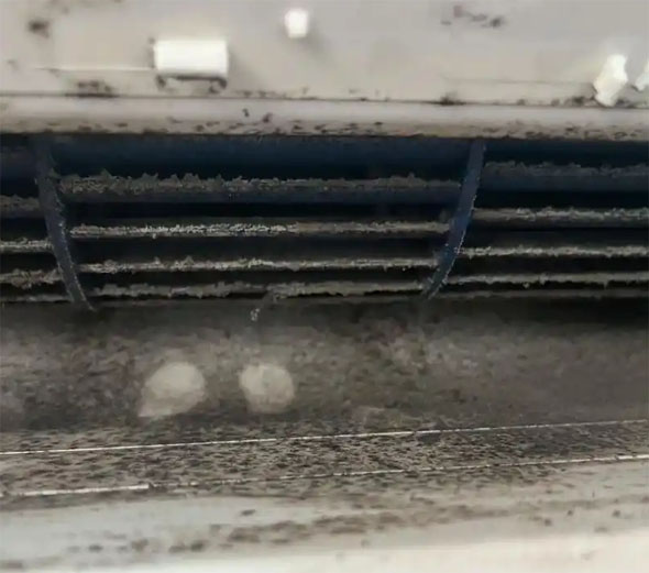 怀集空调吹的风有股烧焦味是怎么回事